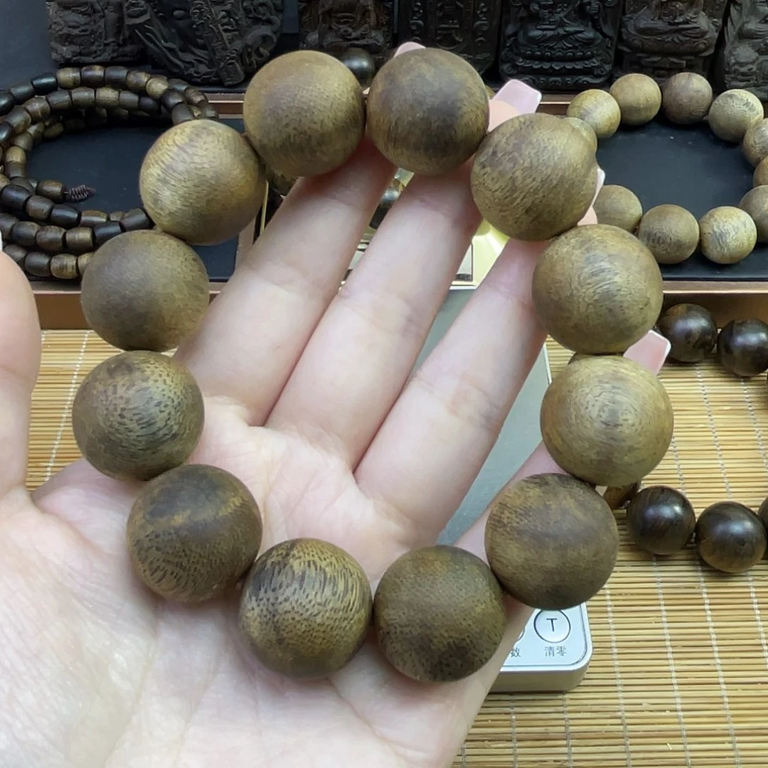 用***对沉香手串芽庄白奇