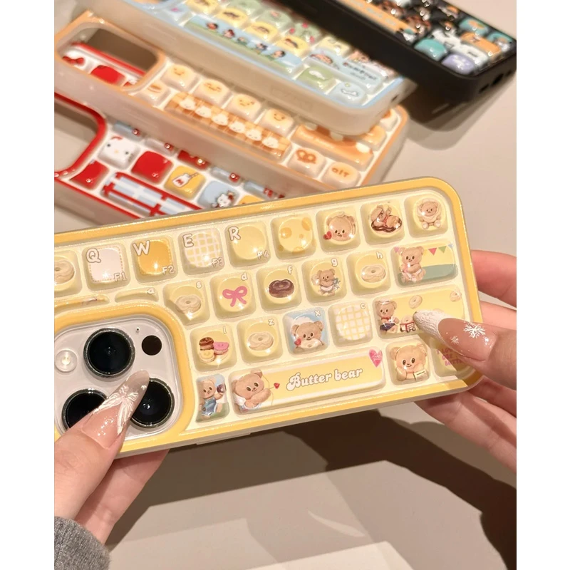 欧克里里黄油小熊键盘壳适用苹果16/15卡通手机壳14/13/12/11套