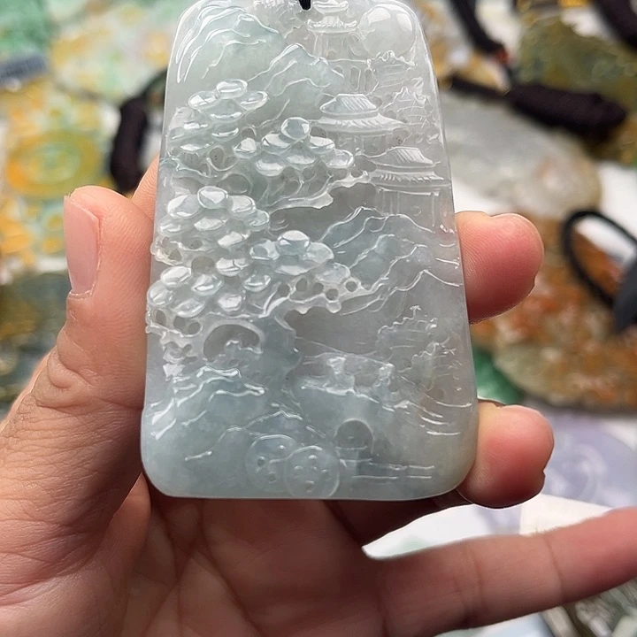 翡翠未镶嵌颈饰挂件
