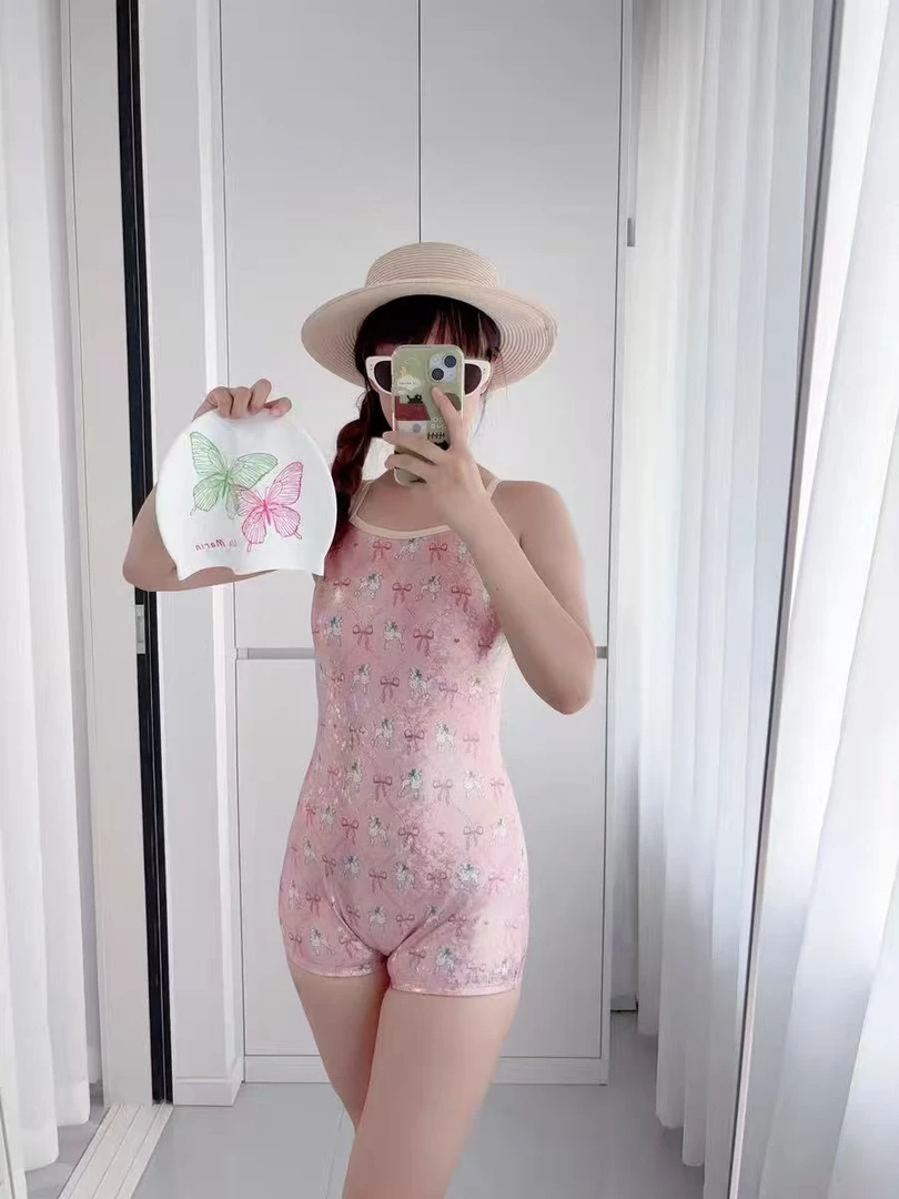 粉色贵宾犬图案平角保守连体泳衣高级感遮肉显瘦适合游泳潜水泳装