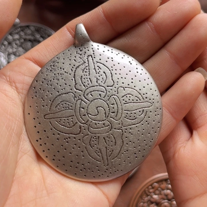 颈饰琉璃靖*喜欢的朋友