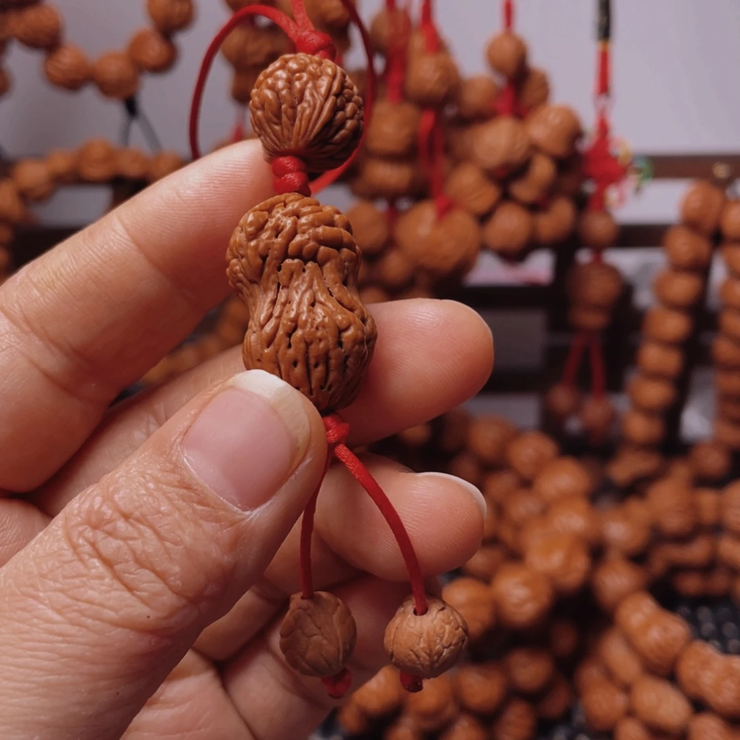 木质类龙纹桃枭挂件