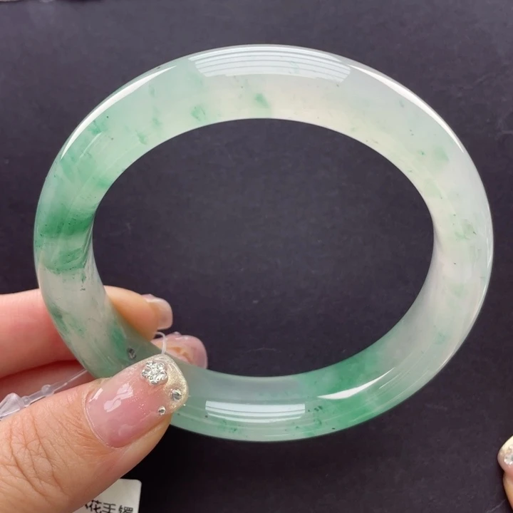 未镶嵌手镯石英质玉
