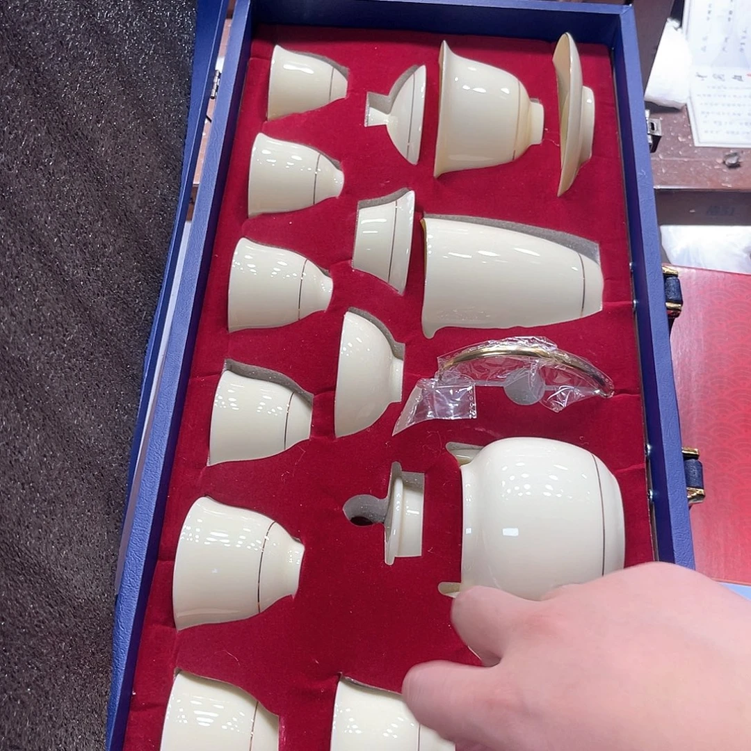 孤品茶具套装等。
