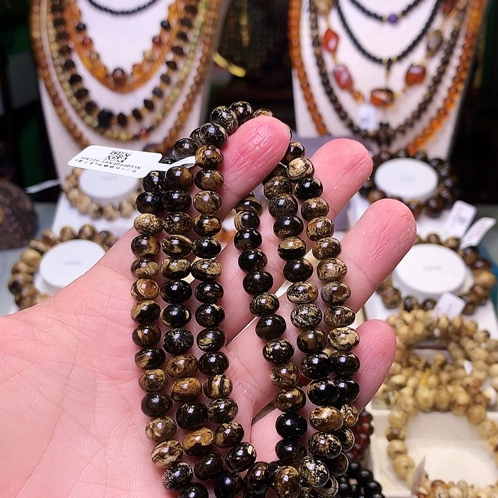 幸***人琥珀未镶嵌裸石8+230