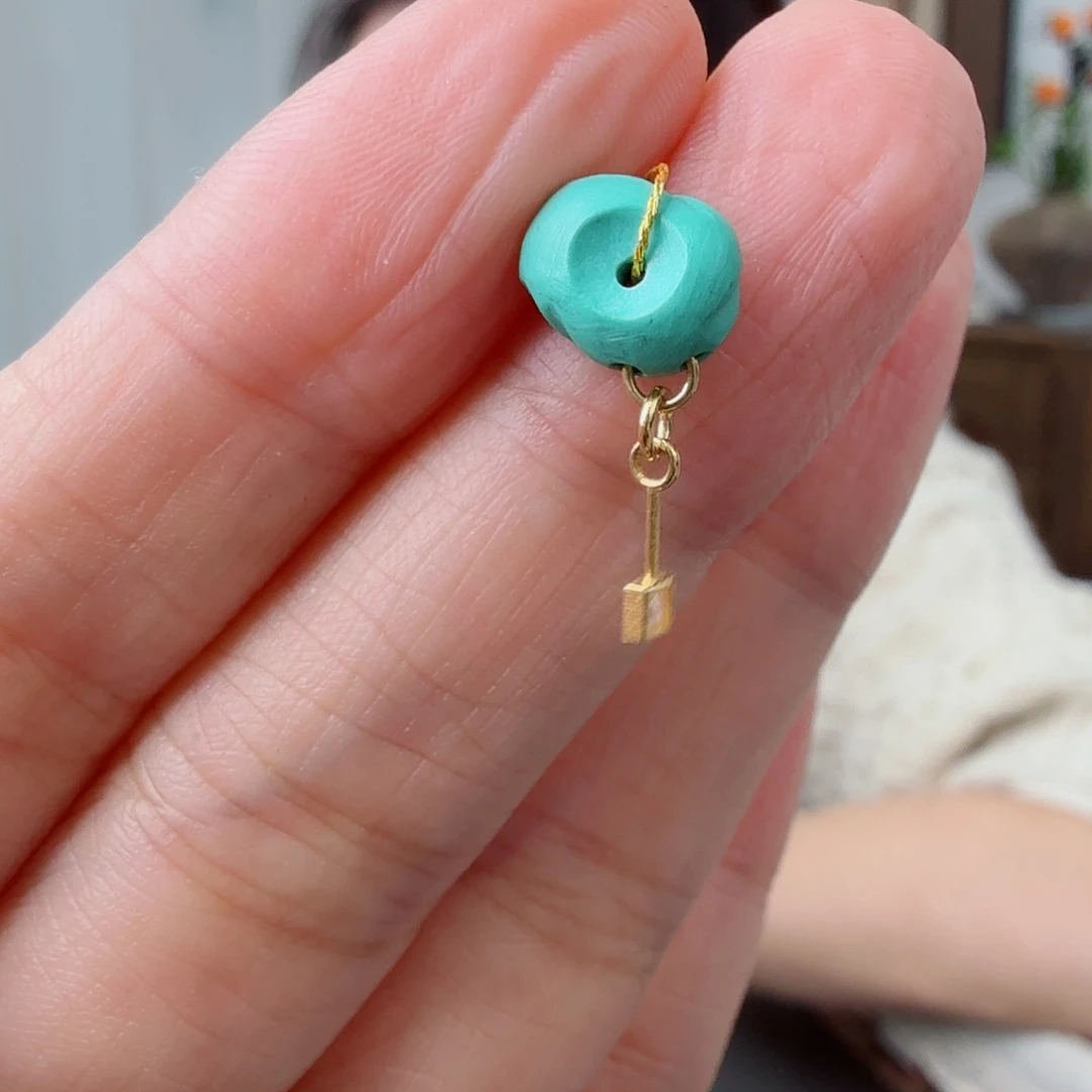 苹****绿松石18K金镶嵌珠宝奇石