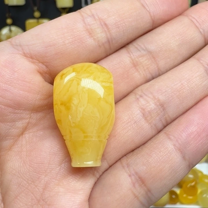 蜜蜡未镶嵌珠宝奇石