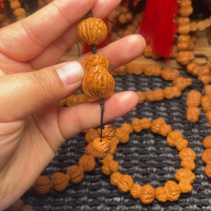 木质类龙纹桃枭挂件