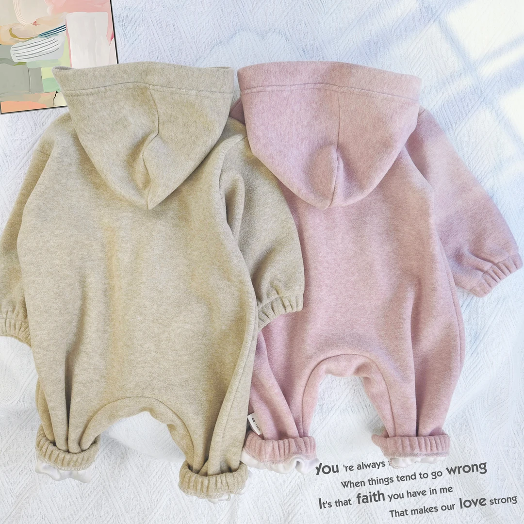 婴儿衣服男女宝宝长袖外出连体衣秋冬小月龄幼儿爬服连帽保暖外套