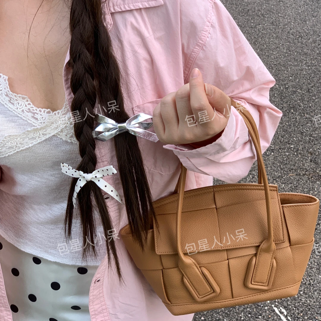 95新 BOTTEGA VENETA/葆蝶家 干邑色nano号手提斜挎包