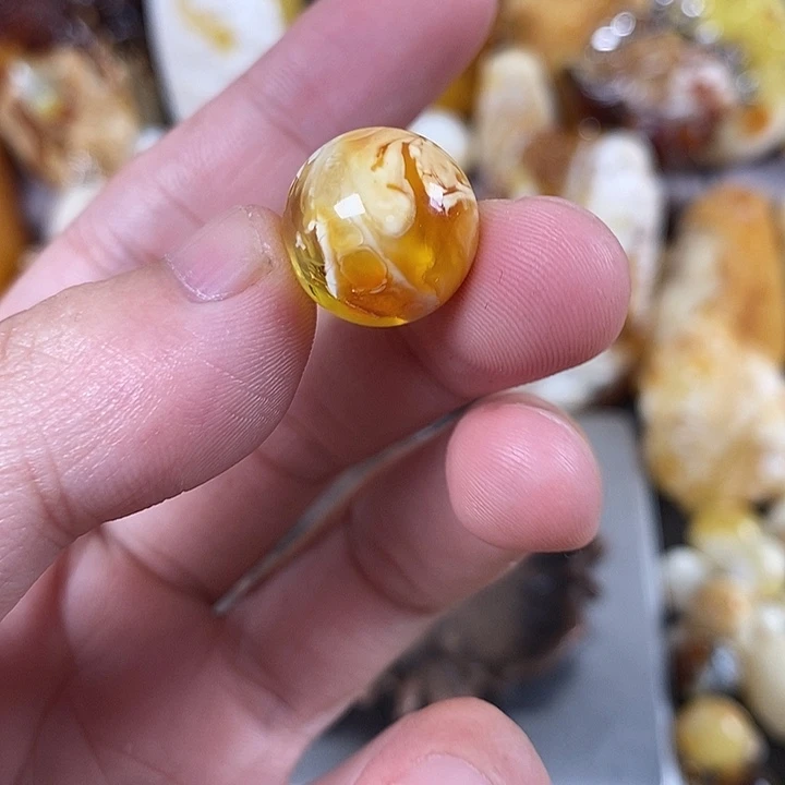 I***g琥珀未镶嵌裸石我