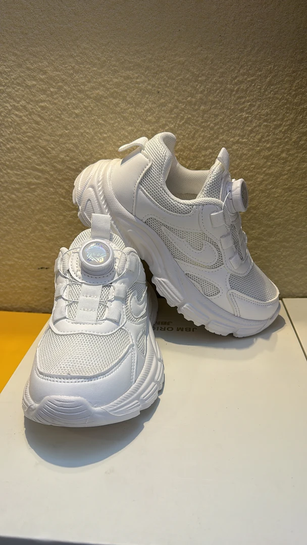 老爹鞋休闲又时尚童鞋。