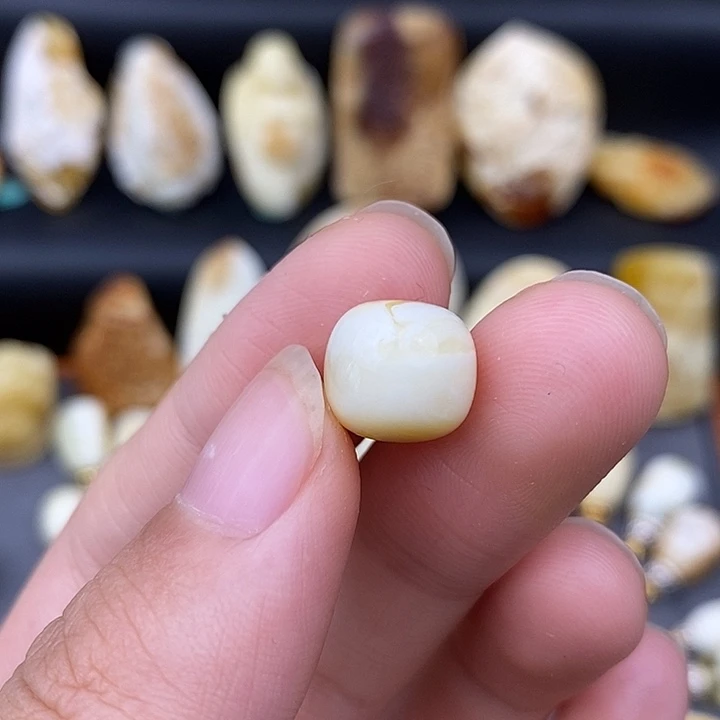 琥珀未镶嵌裸石11老邢