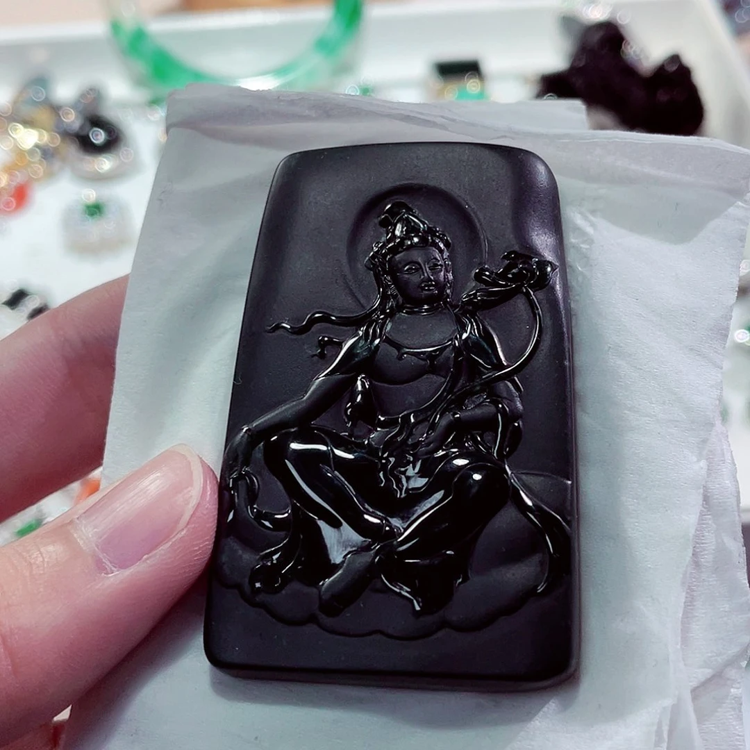 翡翠颈饰未镶嵌翡翠z