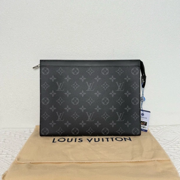 全新未使用 LouisVuitton/路易威登 4666/芯片款黑老花洗漱手拿包