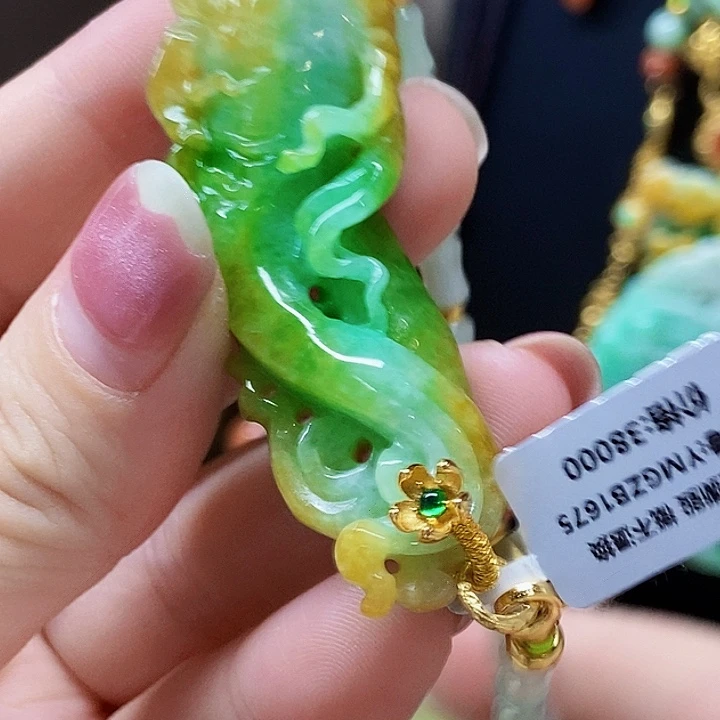 翡翠未镶嵌颈饰吊坠