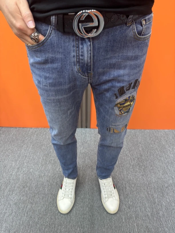 春夏牛仔裤修身小脚刺绣牛仔裤休闲百搭水洗蓝韩版个性时尚牛仔裤