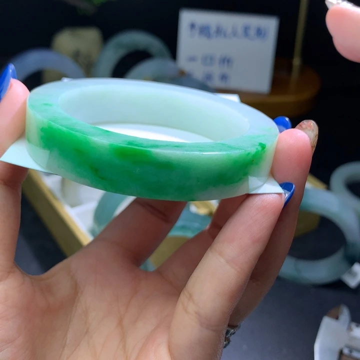 ****琴未镶嵌翡翠手镯定制翡翠