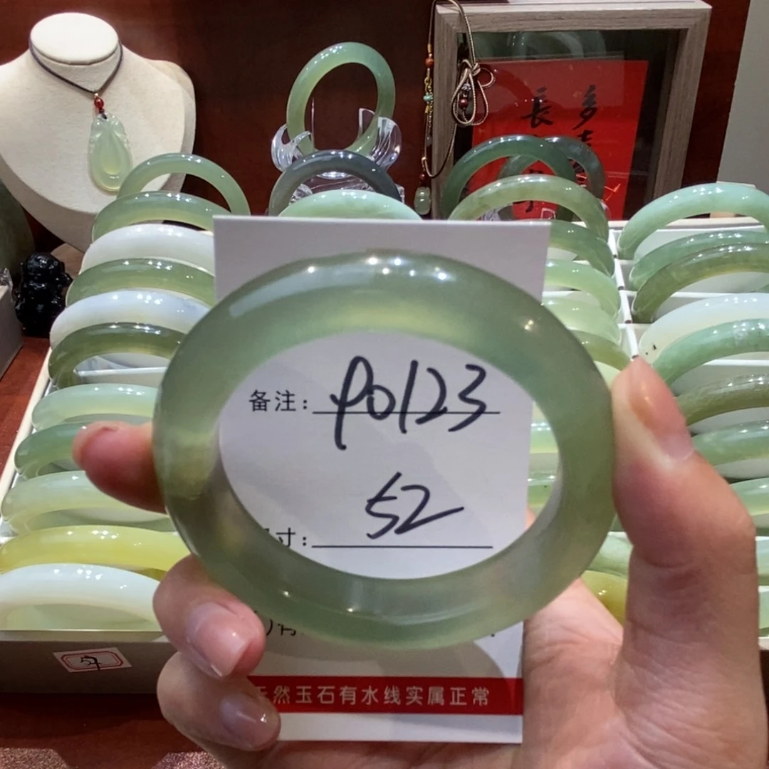 【闪购商品】蛇纹石玉手镯未镶嵌L***a