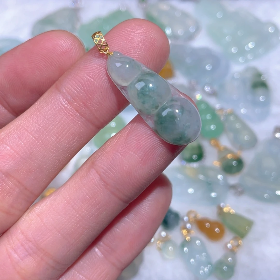 翡翠18K金镶嵌颈饰翡翠