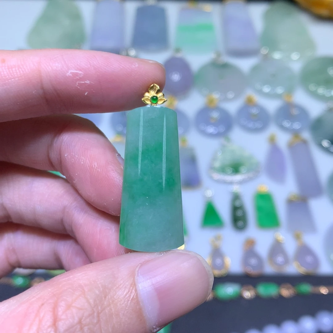 翡翠吊坠(不含链)18K金镶嵌