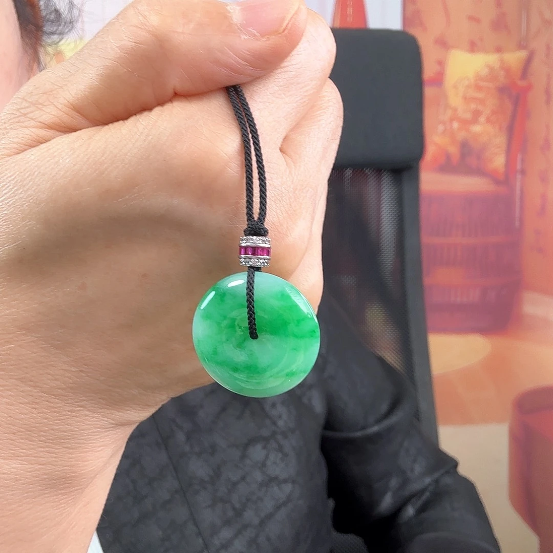 翡翠未镶嵌颈饰平安扣