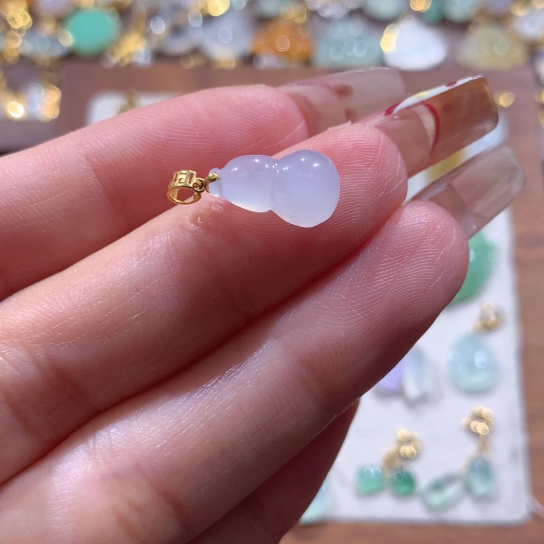 翡翠挂件18K金镶嵌翡翠