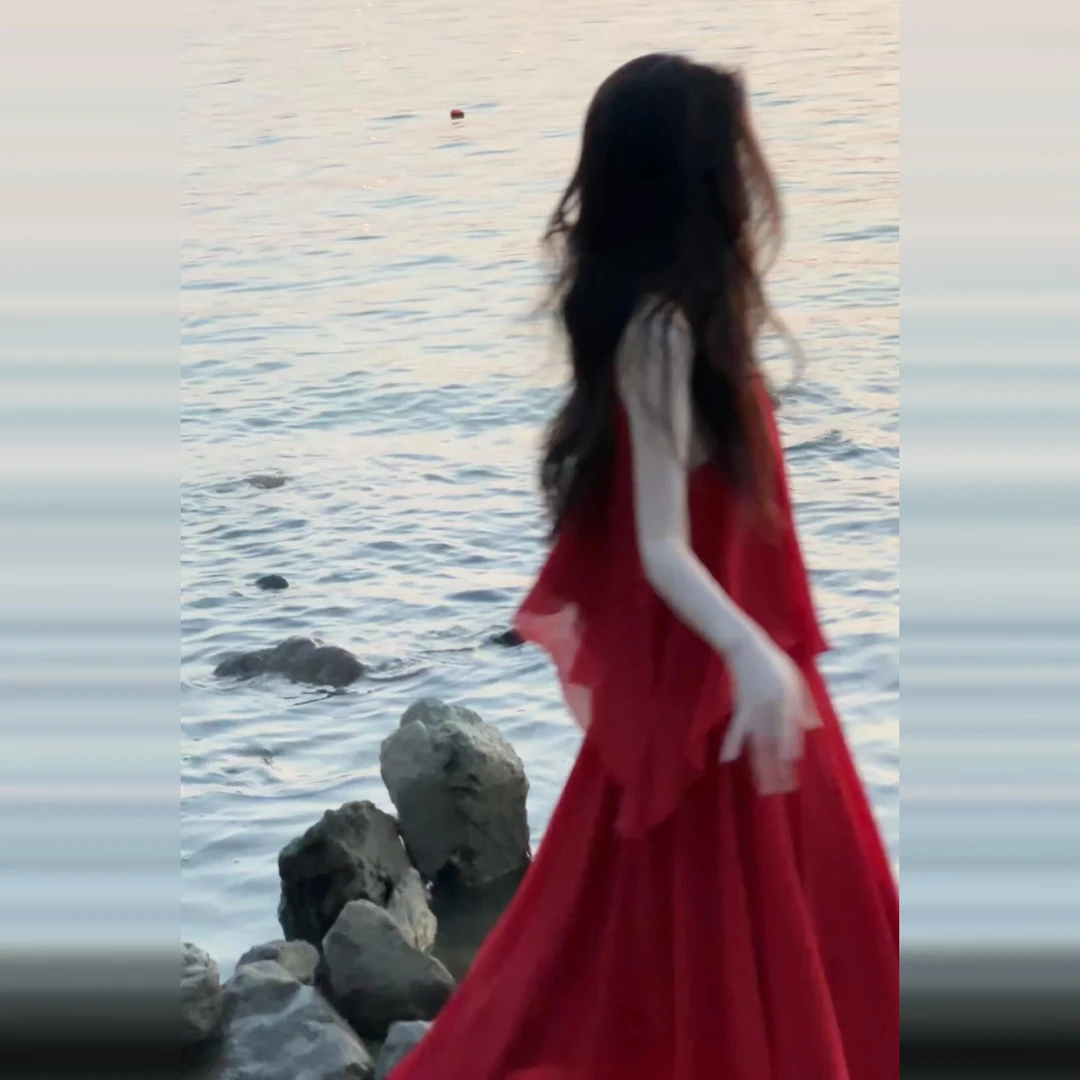 法式红色挂脖吊带连衣裙子女夏季2025新款小个子气质海边度假长裙