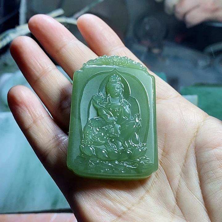 和田玉未镶嵌颈饰芳***?