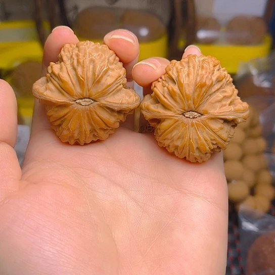 于***文玩核桃吊坠磨盘