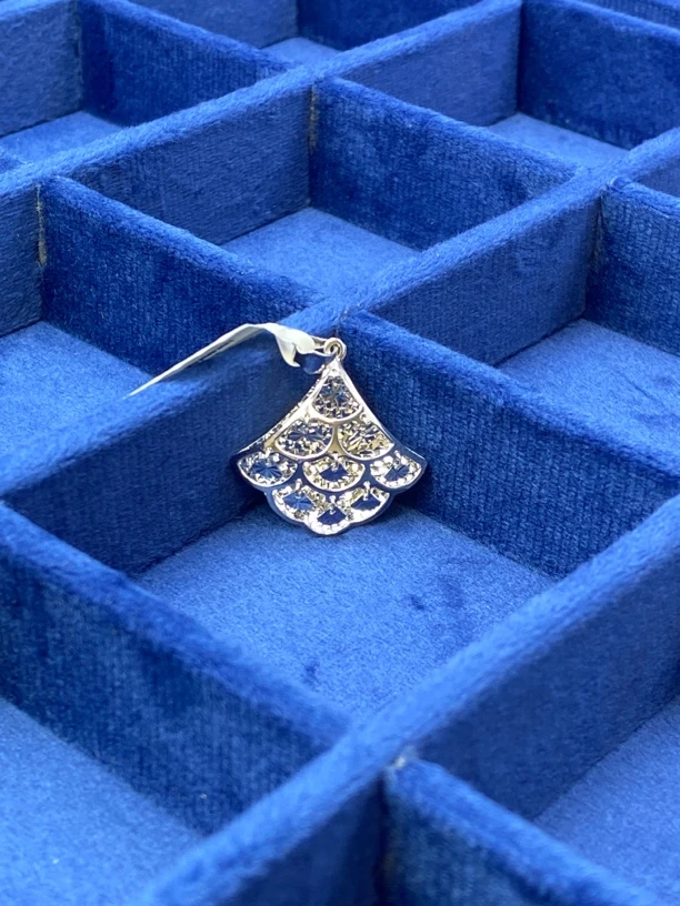 铂金PT950吊坠  镭射小裙子