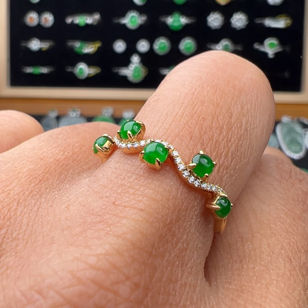 翡翠18K金镶嵌颈饰戒指