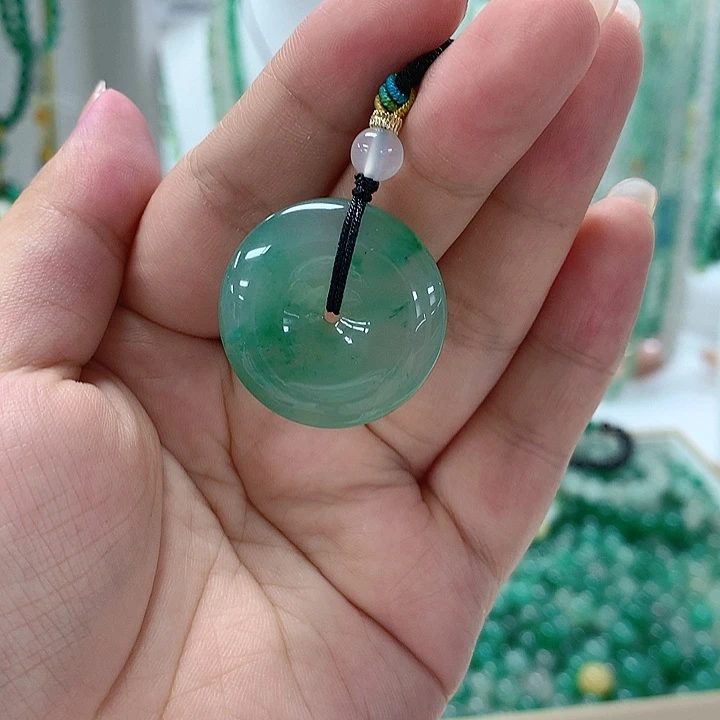 石英质玉未镶嵌颈饰