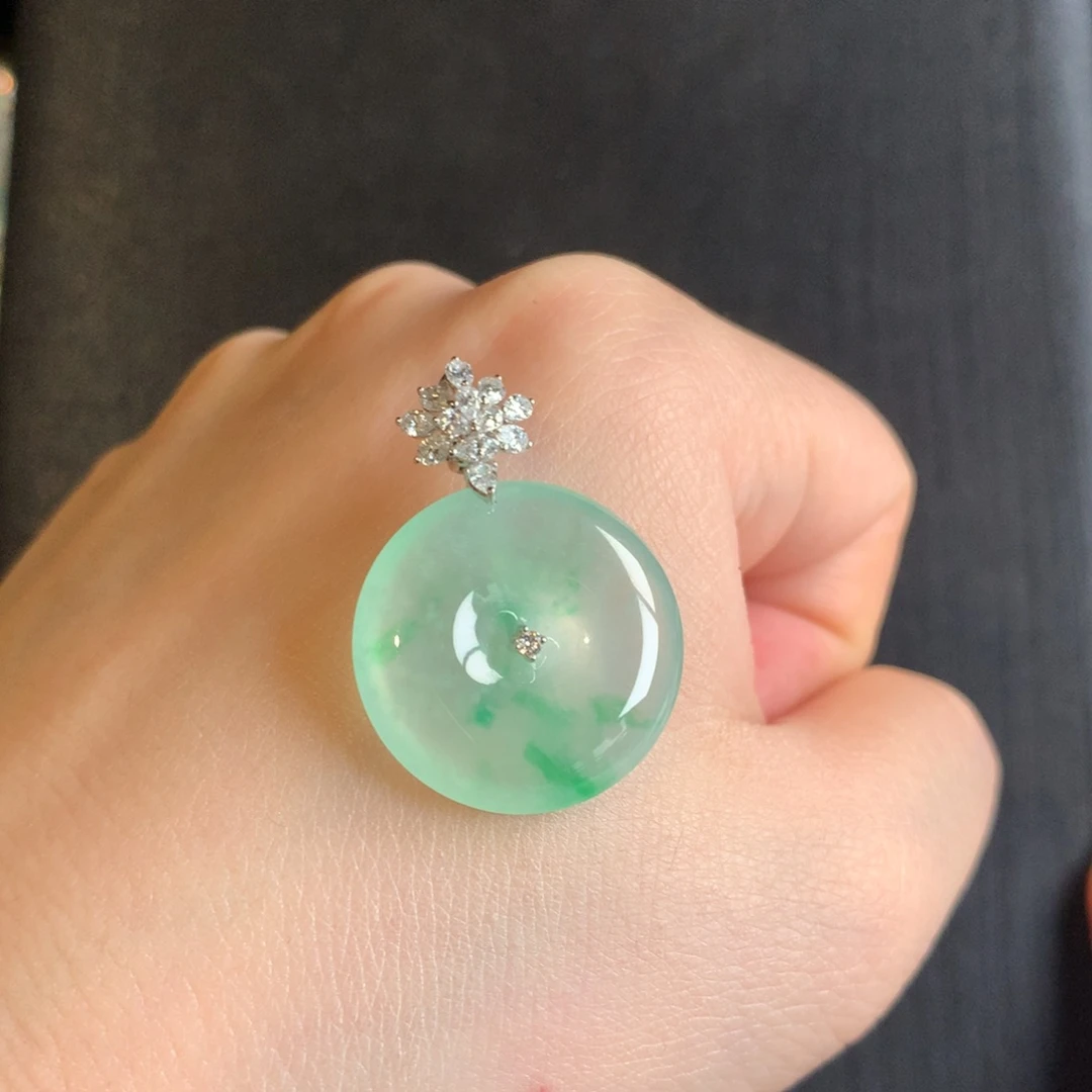 翡翠颈饰18K金镶嵌天然翡翠