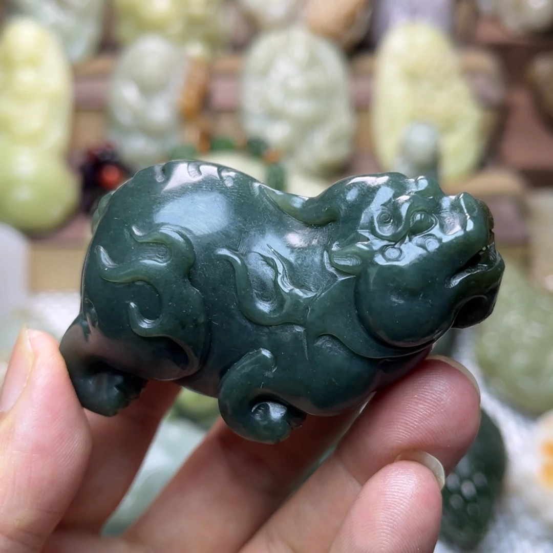 和田玉未镶嵌把件