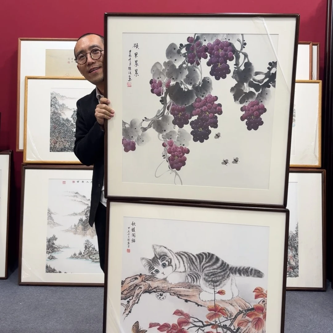 国画红**红带框绘画作品