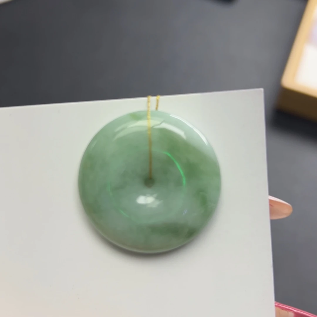 翡翠未镶嵌颈饰平安