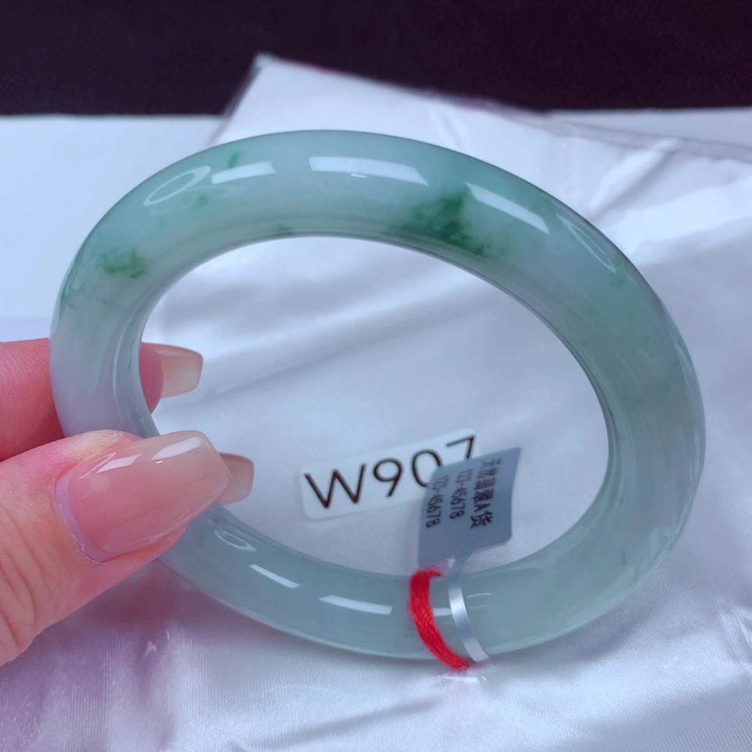 翡翠手镯未镶嵌手镯