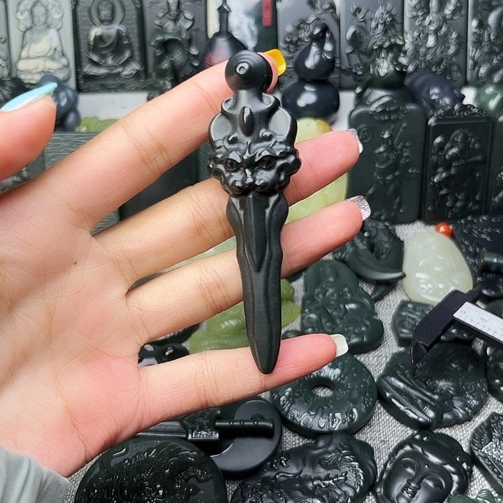 和田玉（墨玉）颈饰未镶嵌浩***球