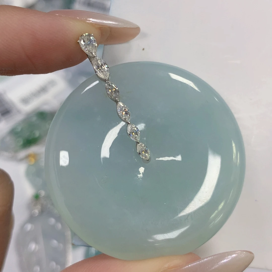 颈饰18K金镶嵌翡翠