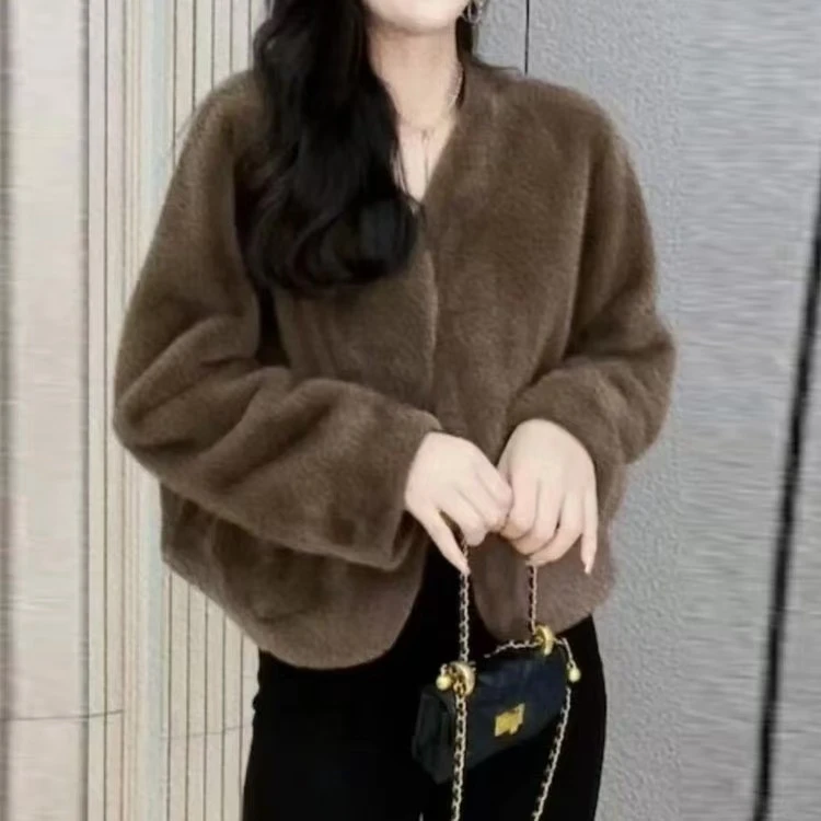 皮毛一体外套女冬季2025新款气质V领环保水貂绒皮草短款毛毛外套