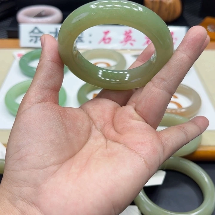 未镶嵌手镯石英质玉姚****6