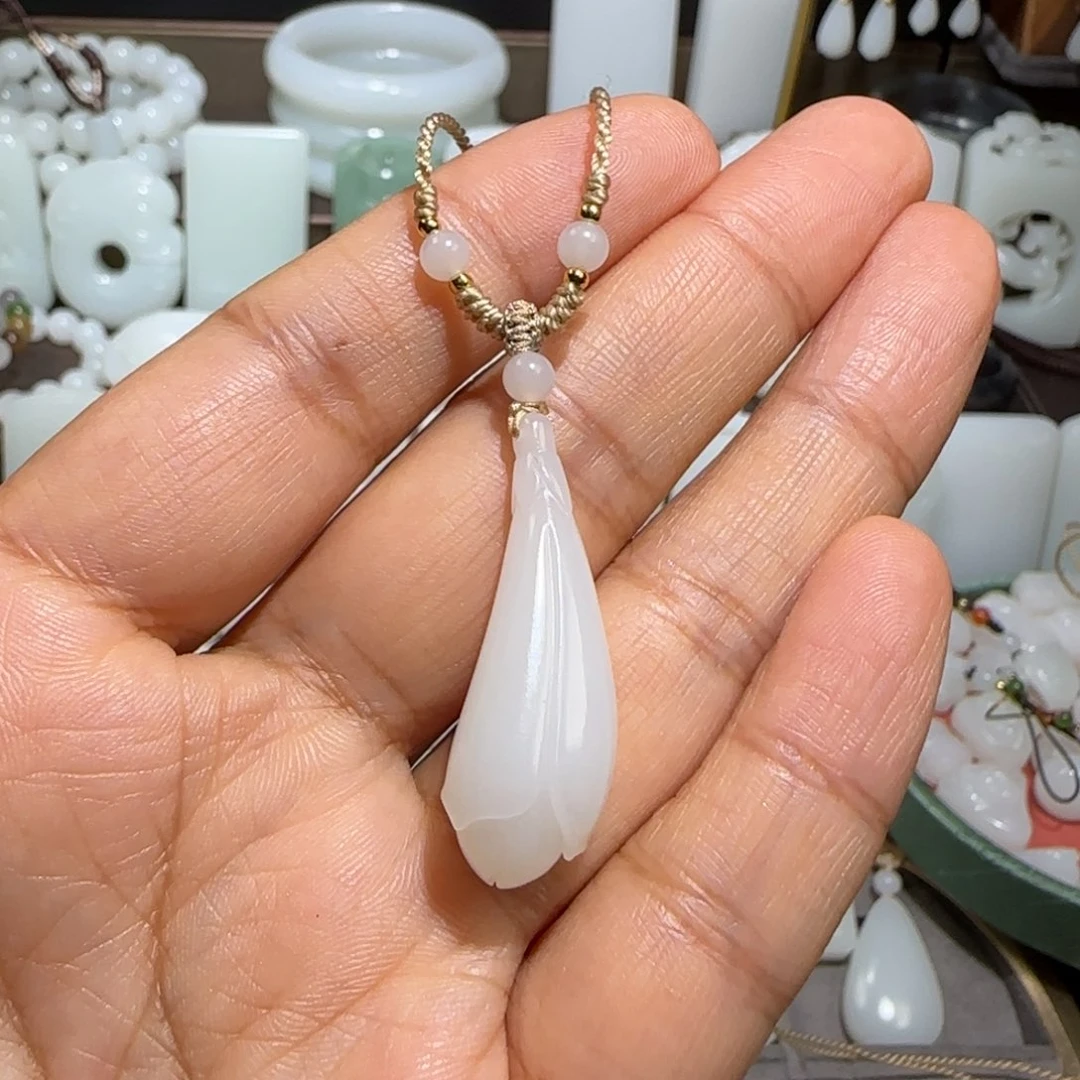 和田玉颈饰未镶嵌小*?