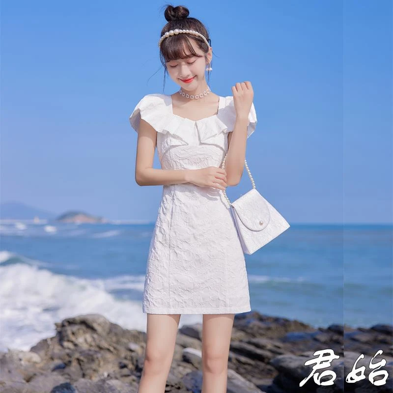 2025女爆款白色短款连衣裙收腰显瘦新款气质修身甜美小个子裙子