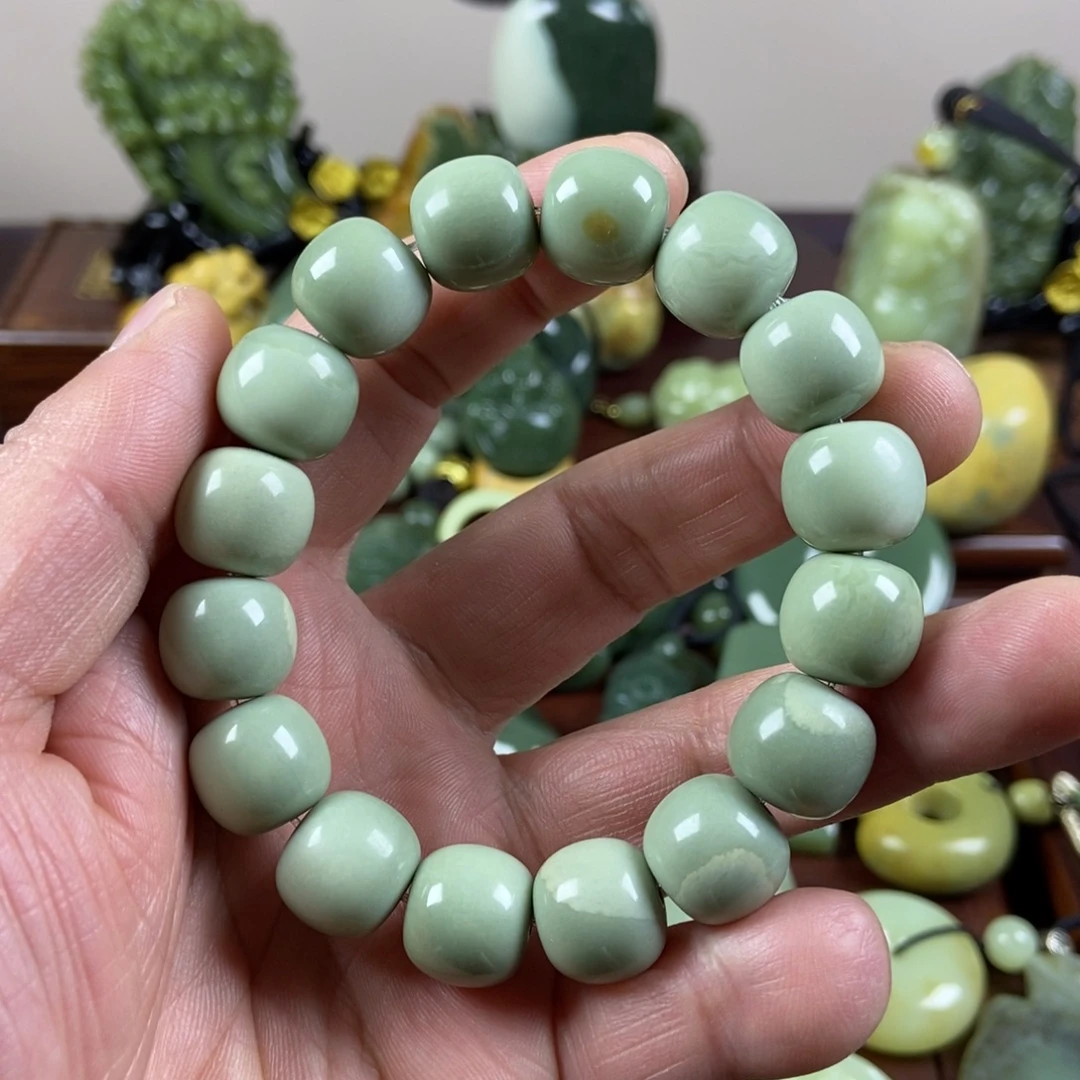 岫岩老玉（透闪石质玉）未镶嵌珠宝奇石