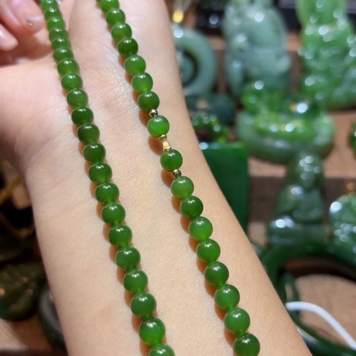 颈饰18K金镶嵌和田玉（碧玉）