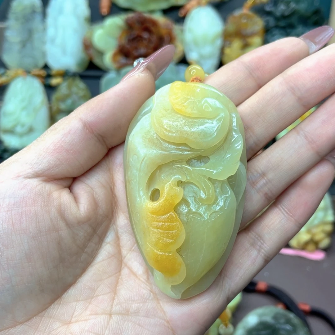 蛇纹石玉颈饰未镶嵌