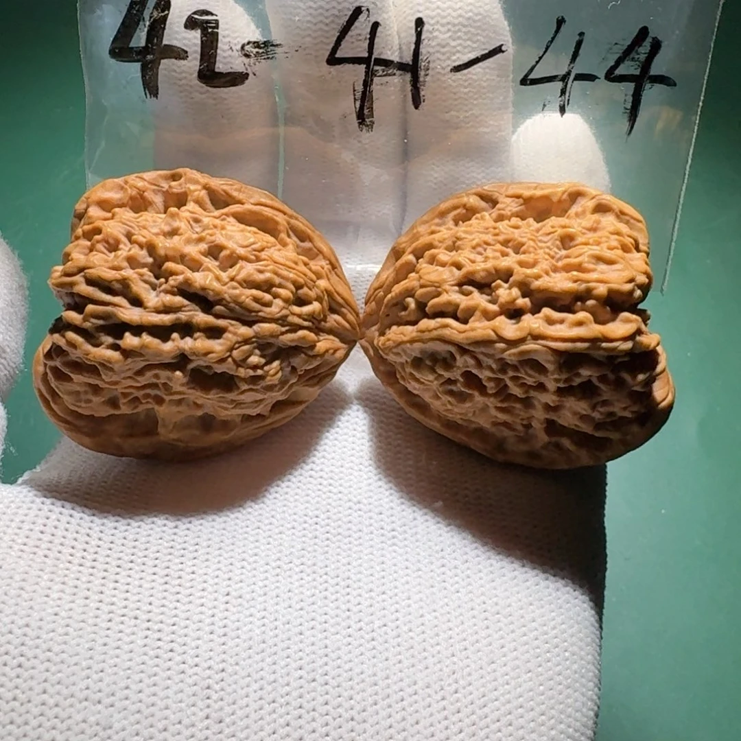 梁****文玩核桃吊坠41号南疆