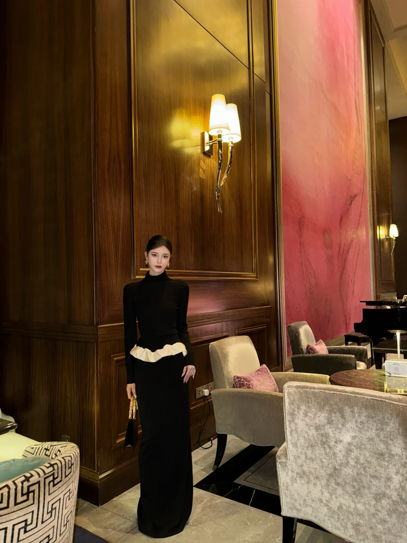 HEYI【云朵流转】黑色云朵设计显瘦长袖高领针织上衣双层半裙两件套