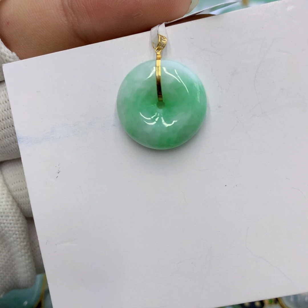 翡翠颈饰18K金镶嵌翡翠